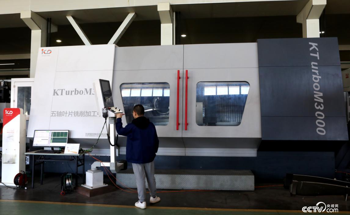 Five-axis blade milling center independently developed by Guangyang Technology.